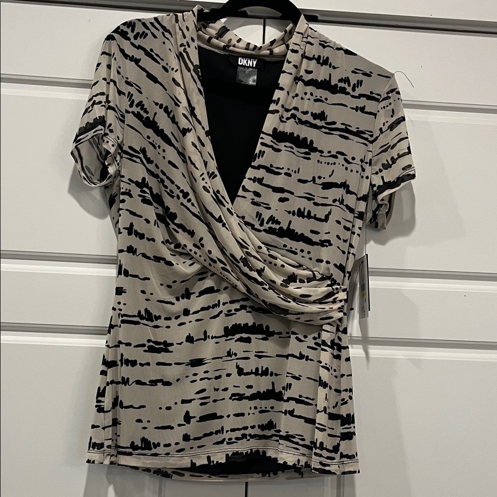DKNY Women's Black and Tan Abstract Blouse